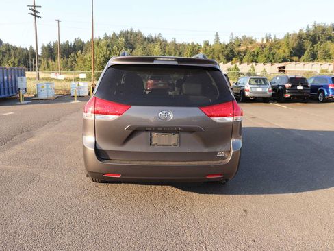 Used 2013 Toyota Sienna XLE AWD/4WD image 6