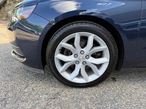Used 2015 Chevrolet Impala LT FWD image 12