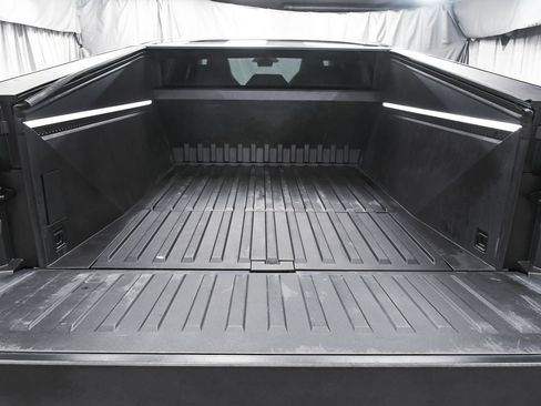 Used 2025 Tesla Cybertruck AWD Crew Cab image 87