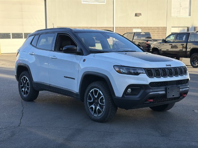 Used 2025 Jeep Compass Trailhawk AWD/4WD image 6