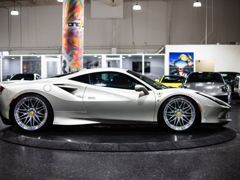 Used 2021 Ferrari F8 Tributo image 19