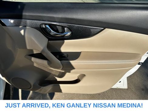 Used 2016 Nissan Rogue SL w/ SL Premium Package AWD/4WD image 23