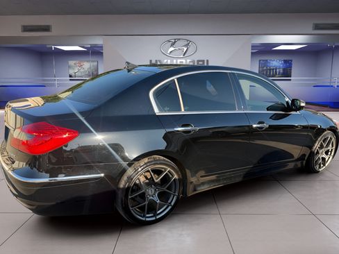 Used 2014 Hyundai Genesis 3.8 RWD image 4