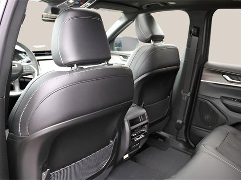 New 2026 Jeep Grand Cherokee Altitude image 15