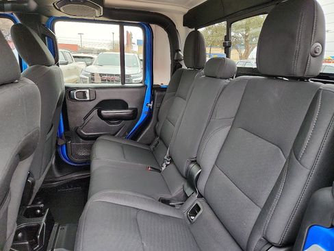 Used 2021 Jeep Gladiator Willys image 11