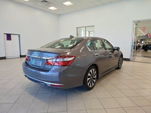 Used 2017 Honda Accord Touring image 3