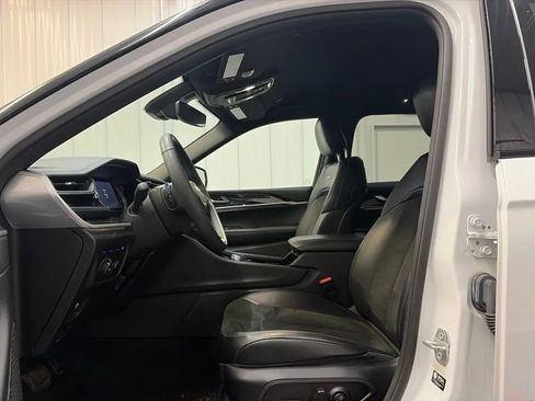 Used 2022 Jeep Grand Cherokee Trailhawk AWD/4WD image 11
