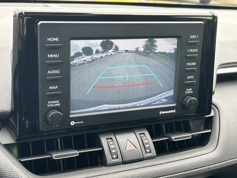Used 2020 Toyota RAV4 XLE Premium FWD image 29