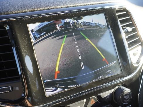 Certified 2022 Jeep Grand Cherokee Limited image 16