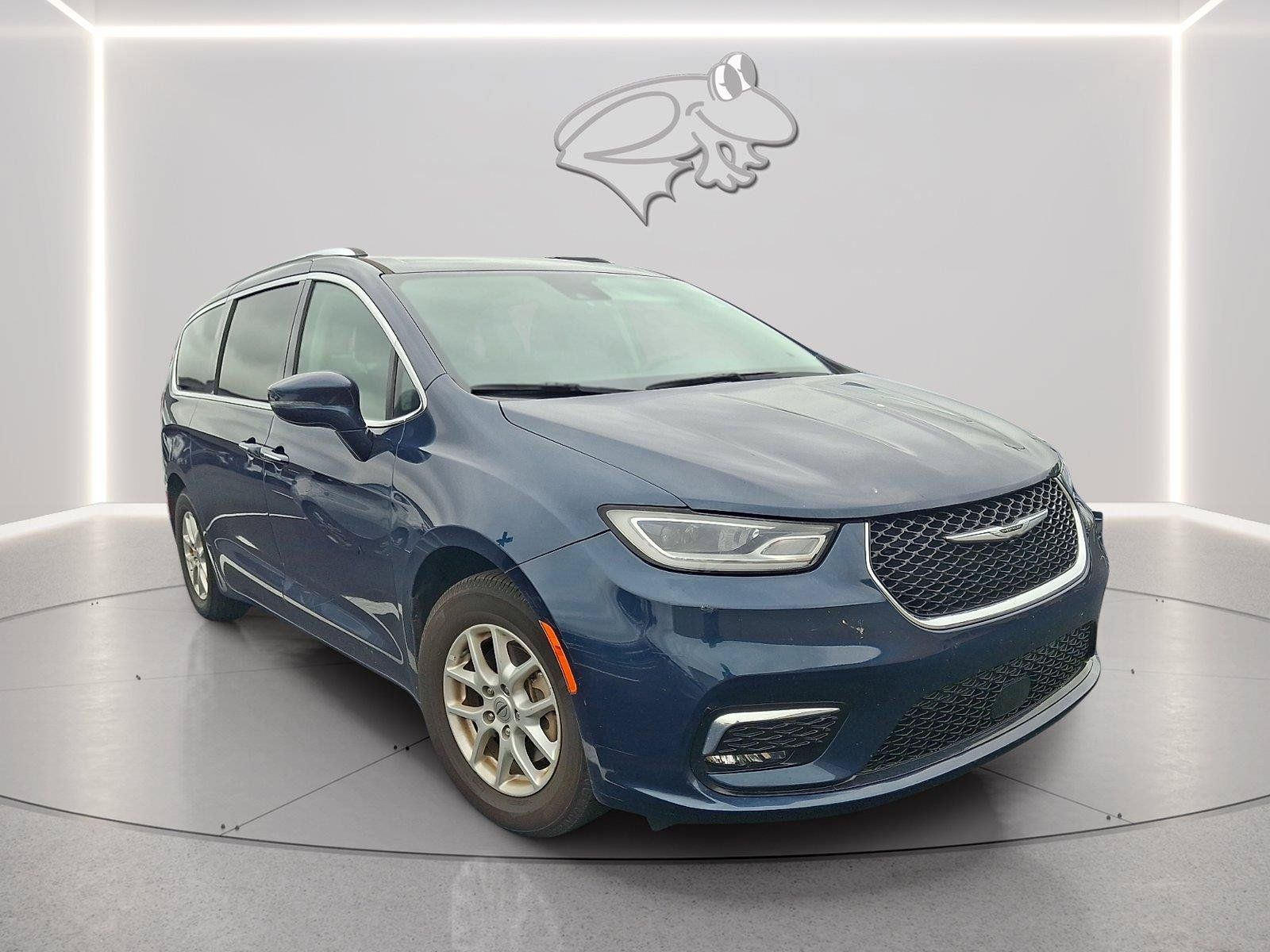 Used 2021 Chrysler Pacifica Touring-L w/ Uconnect Theater Family Group FWD image 6