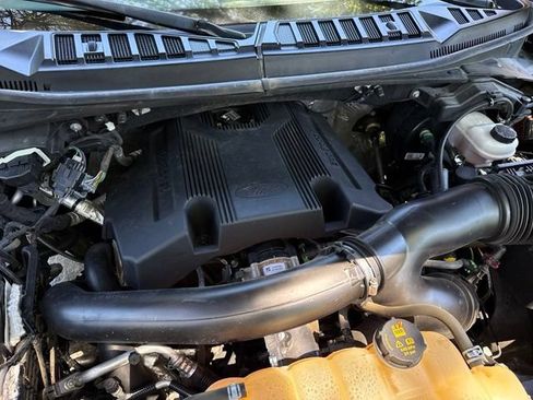 Used 2018 Ford F150 XLT w/ Equipment Group 302A Luxury AWD/4WD image 26