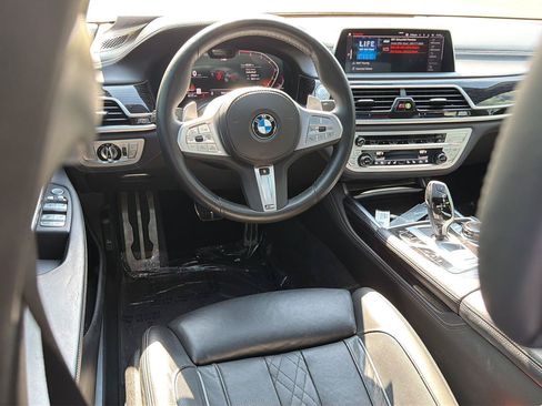 Used 2022 BMW 750i xDrive w/ Executive Package AWD/4WD image 19