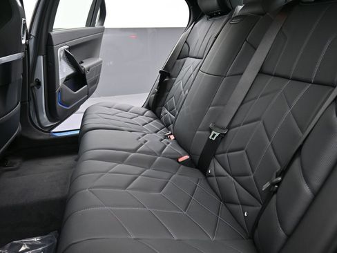 New 2026 BMW 740i xDrive w/ Executive Package image 19