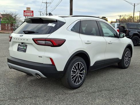 New 2026 Ford Escape SE image 3