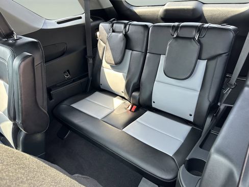 Used 2023 Ford Explorer XLT w/ Equipment Group 202A image 11