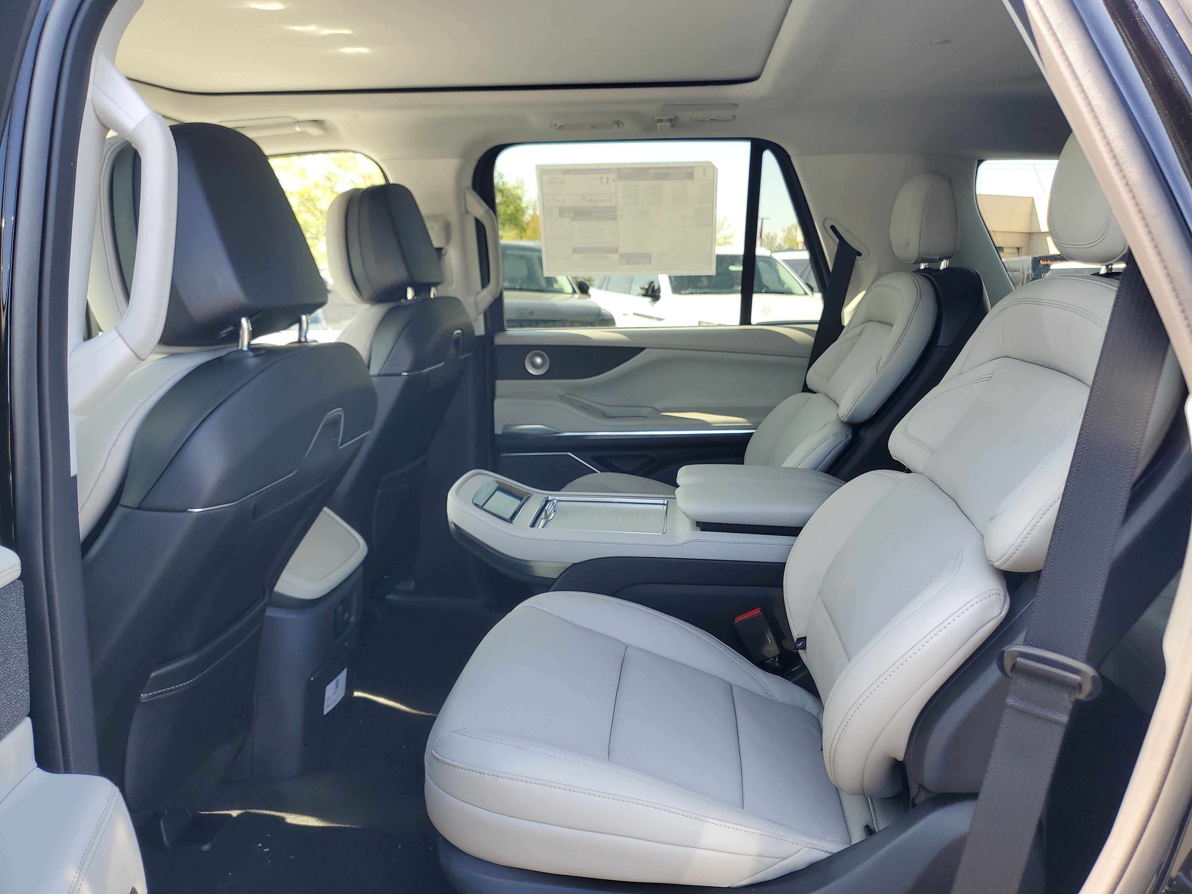 New 2026 Lincoln Navigator Reserve AWD/4WD image 27