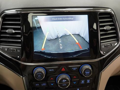 Certified 2021 Jeep Grand Cherokee Limited AWD/4WD image 36