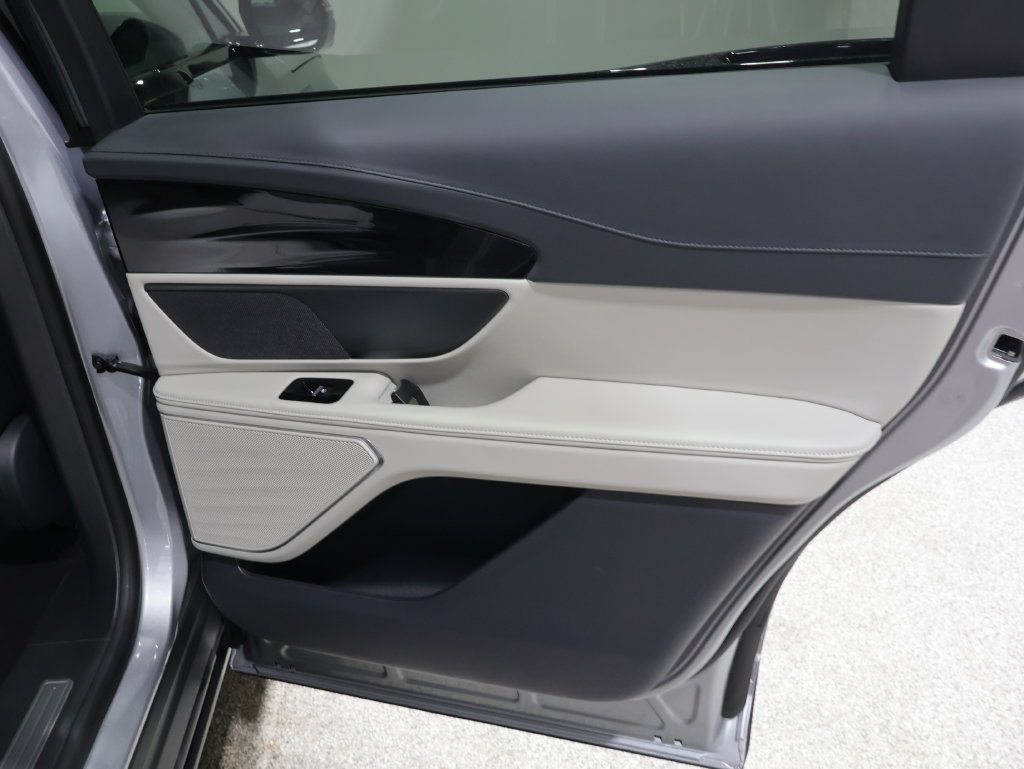 Used 2026 Lincoln Nautilus Premier AWD/4WD image 21