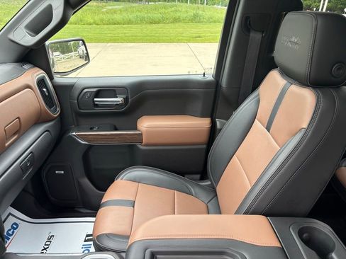 Used 2021 Chevrolet Silverado 1500 High Country w/ Technology Package AWD/4WD image 14