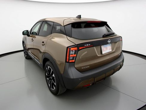 Used 2025 Nissan Kicks SV image 6