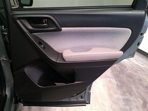 Used 2017 Subaru Forester 2.5i Premium w/ All-Weather Package image 38