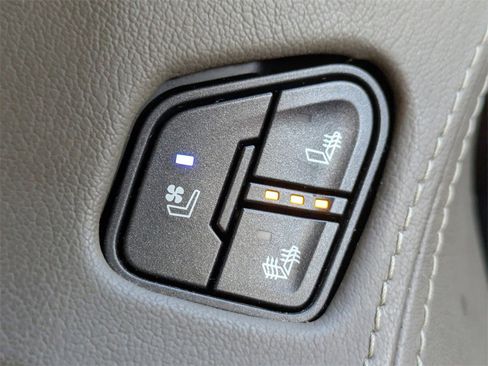 Used 2019 GMC Yukon XL Denali w/ Enhanced Security Package image 25