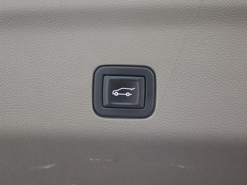 Used 2022 GMC Yukon XL Denali w/ Advanced Technology Package image 36