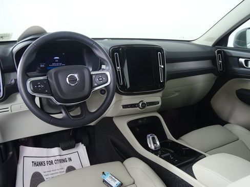 Used 2025 Volvo XC40 B5 Plus w/ Climate Package image 18