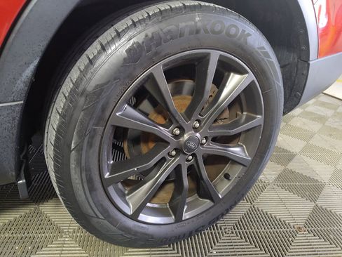 Used 2017 Ford Explorer XLT w/ Equipment Group 202A AWD/4WD image 31
