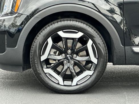 Used 2023 Kia Telluride EX w/ EX Captain's Chair Package image 32