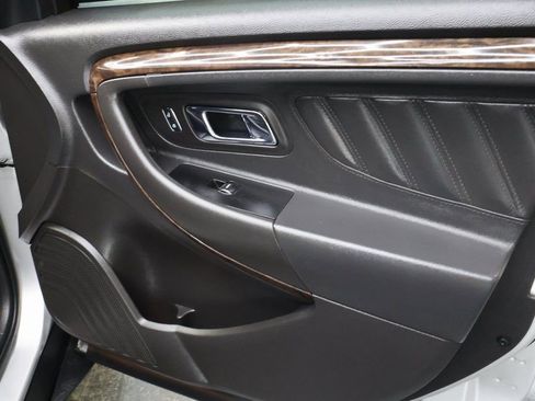 Used 2019 Ford Taurus Limited image 12
