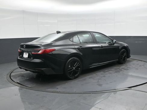 Used 2025 Toyota Camry SE image 2