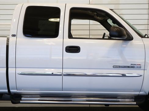 Used 2005 GMC Sierra 2500 SLE w/ Heavy-Duty Power Package AWD/4WD image 49