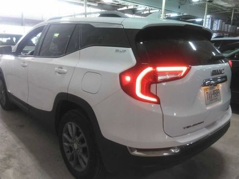 Used 2024 GMC Terrain SLT AWD/4WD image 2