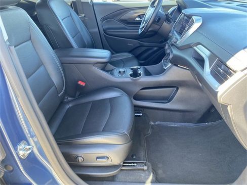 Used 2024 GMC Terrain SLT image 24