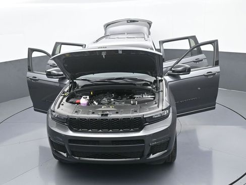 Used 2025 Jeep Grand Cherokee L Limited w/ Black Appearance Package image 68