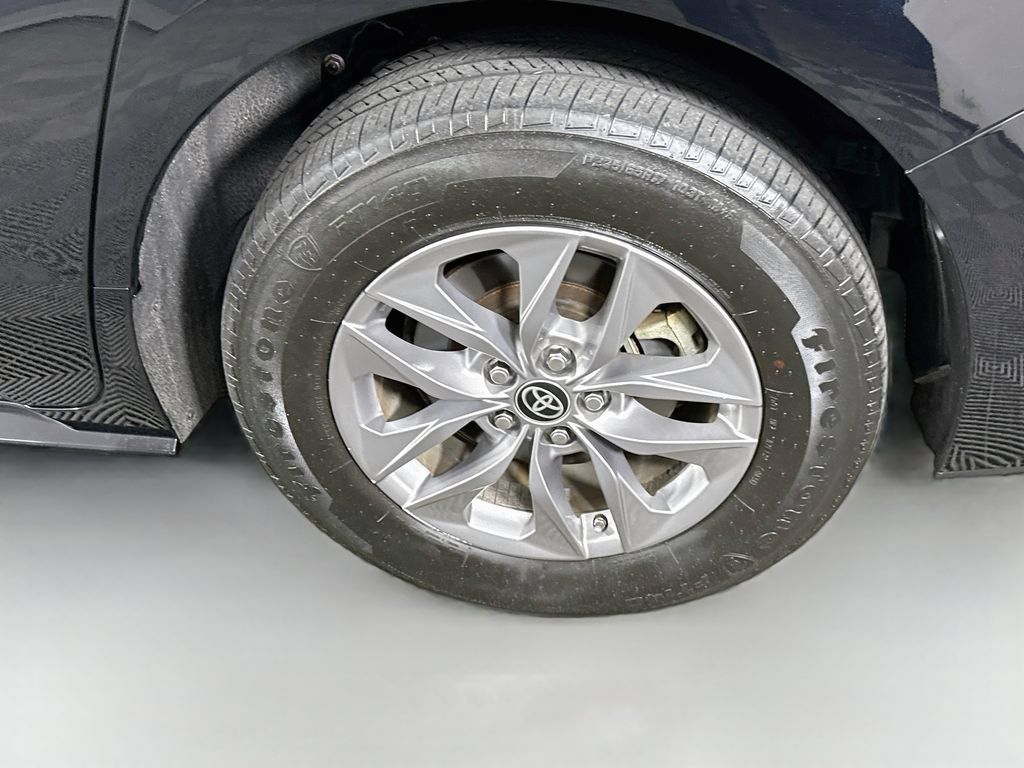 Certified 2024 Toyota Sienna LE FWD image 34