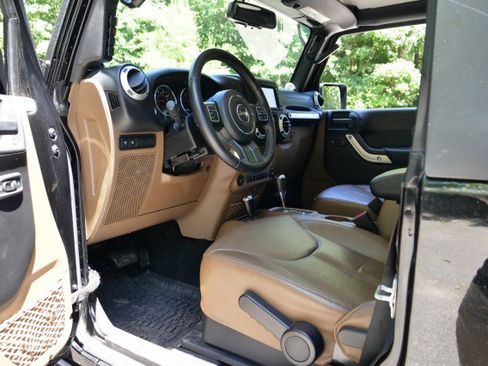 Used 2014 Jeep Wrangler Rubicon w/ Power Convenience Group AWD/4WD image 22