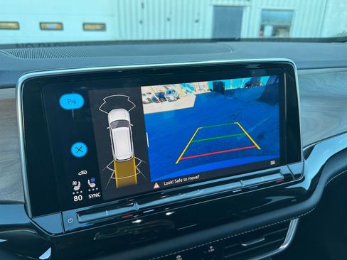 Used 2025 Volkswagen Atlas SE image 17