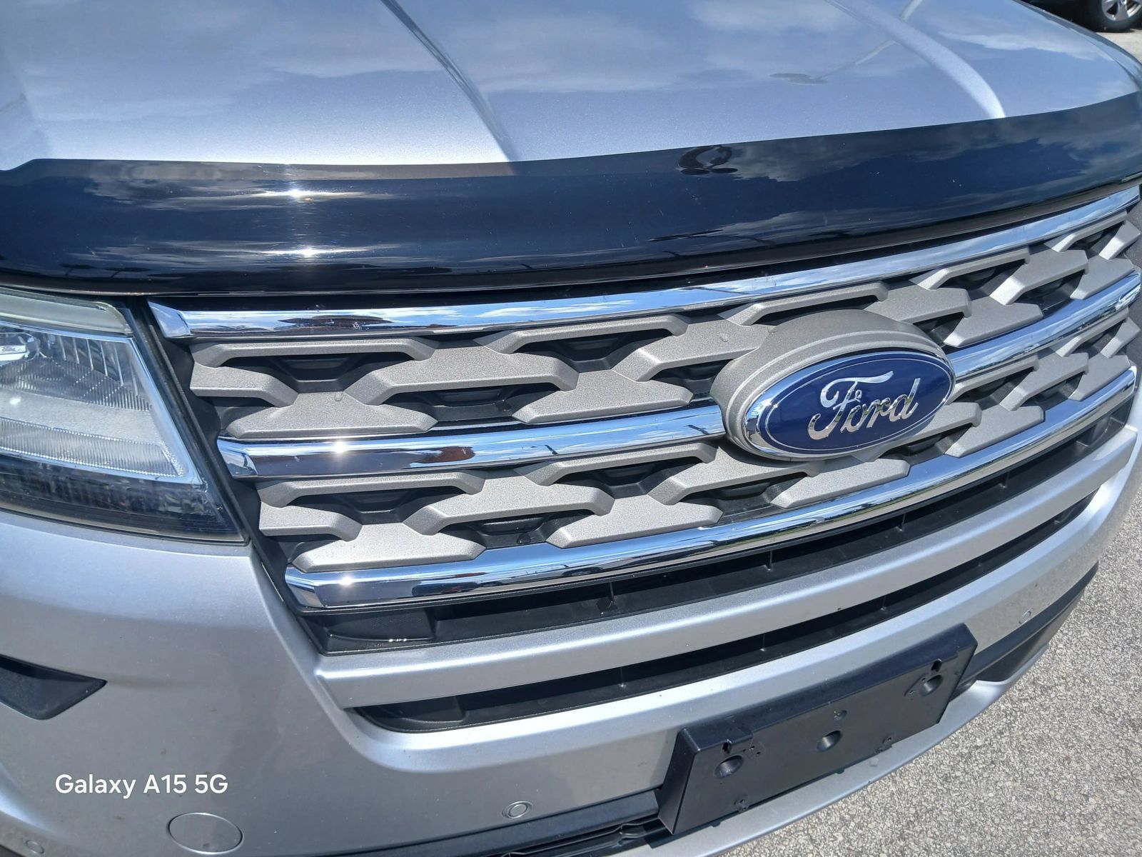 Used 2018 Ford Explorer XLT w/ Equipment Group 202A AWD/4WD image 25