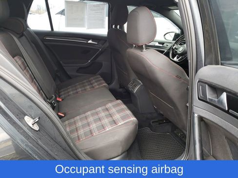 Used 2016 Volkswagen Golf S image 25