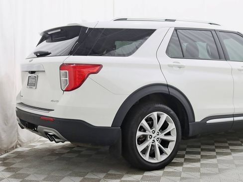 Used 2022 Ford Explorer Platinum w/ Equipment Group 601A AWD/4WD image 9
