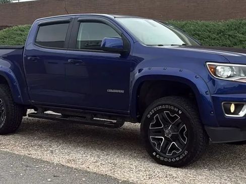 Used 2016 Chevrolet Colorado Z71 AWD/4WD image 2
