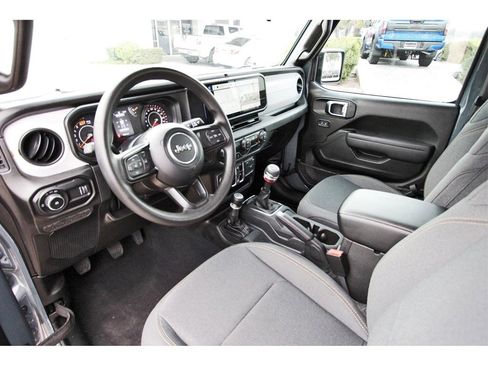 Used 2025 Jeep Wrangler Sport image 12