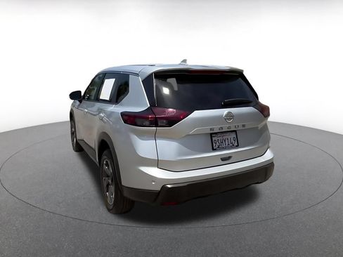 Used 2025 Nissan Rogue SV FWD image 11