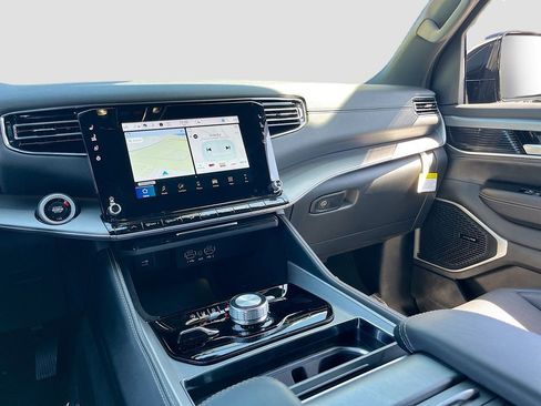 Certified 2025 Jeep Wagoneer L Series II w/ Premium Group I image 25