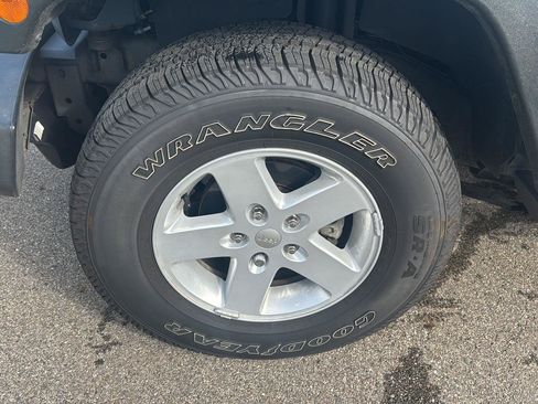 Used 2015 Jeep Wrangler Unlimited Sport w/ Quick Order Package 24S AWD/4WD image 8