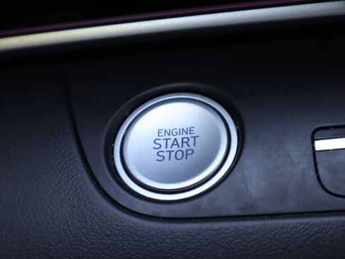 Used 2024 Hyundai Elantra Limited image 28