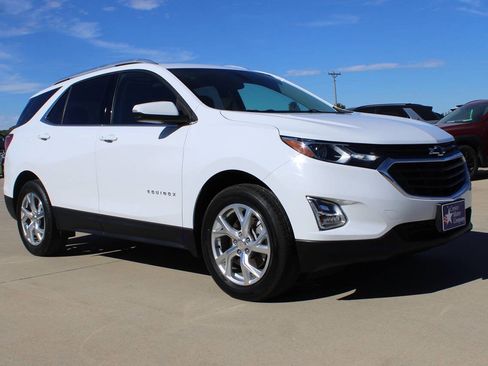 Used 2019 Chevrolet Equinox LT image 3