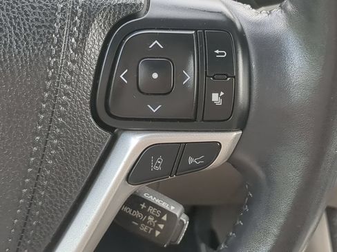 Used 2018 Toyota Highlander Limited Platinum AWD/4WD image 26